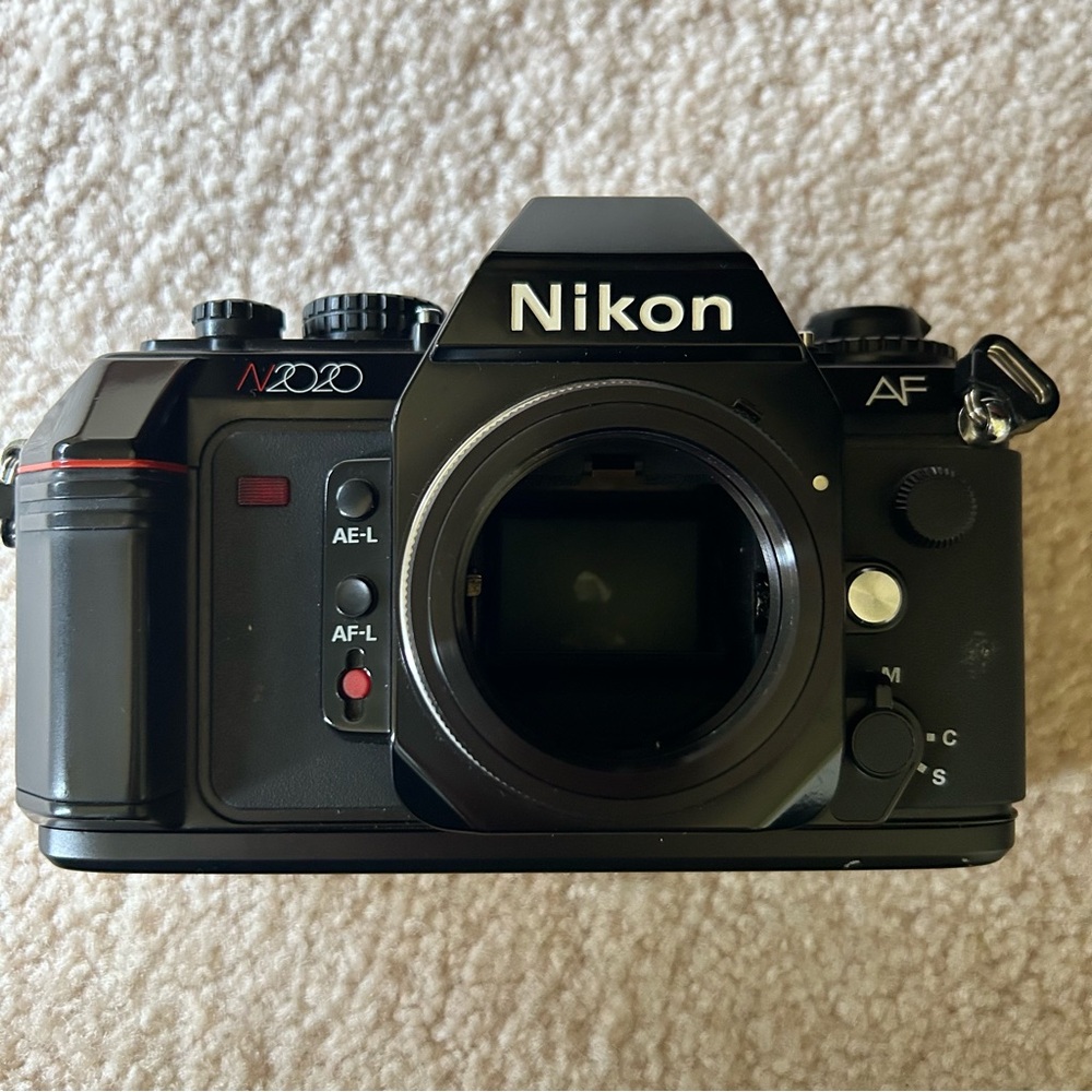 Nikon Black Digital Camera for Professional Photography N2020 EUC